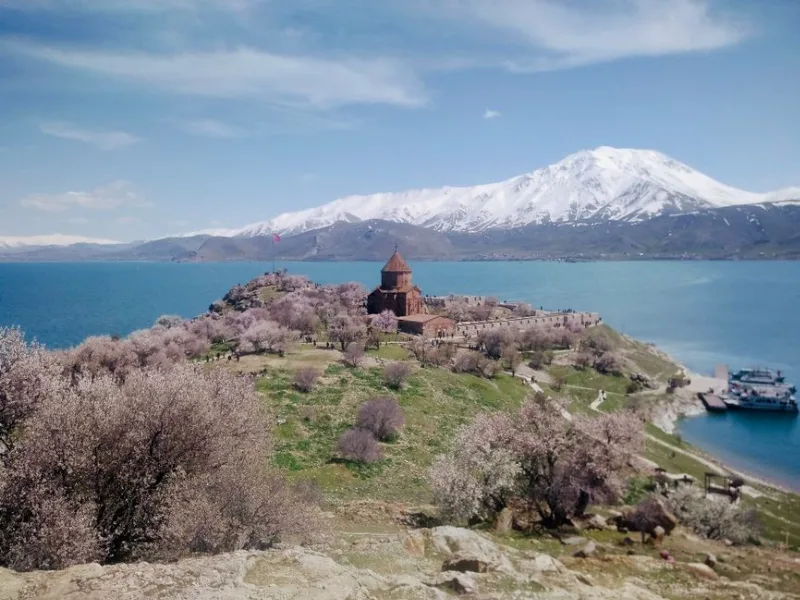 Van Gölü ve Akdamar Adası: Doğu Anadolu'nun İncisi