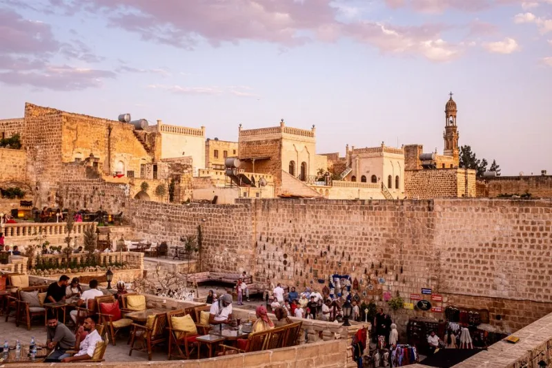 Mardin Tarihi Çarşısı: Taş İşçiliği ve Yöresel Lezzetler