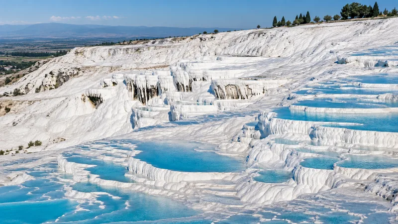 Pamukkale: Travertenlerin ve Hierapolis'in Buluştuğu Yer