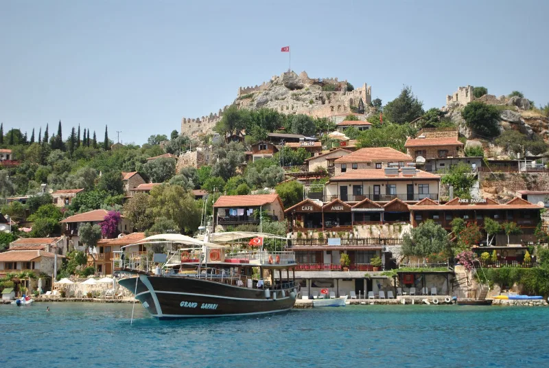 Kekova: Antalya'nın Batık Şehri ve Sakin Koyları