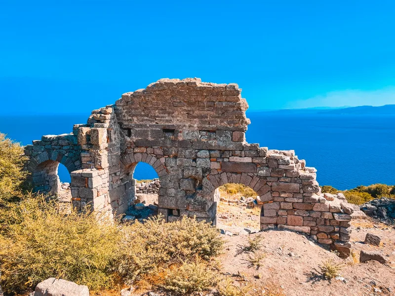 Assos: Çanakkale'nin Tarihi ve Doğal Güzellikleri